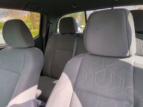 Used 2018 Toyota Tacoma TRD Sport w/ Technology Package image 8