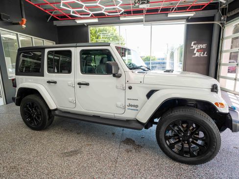 Used 2022 Jeep Wrangler Unlimited Sahara w/ Cold Weather Group image 5