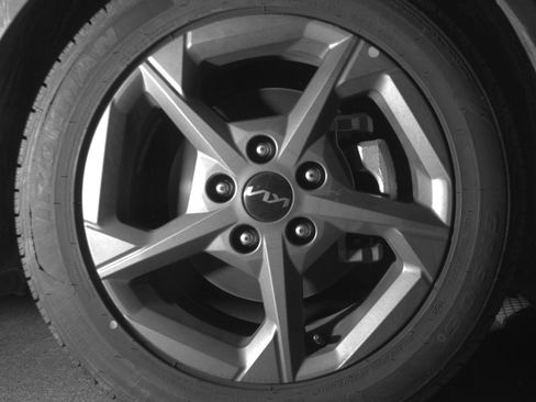 Used 2025 Kia K4 LXS image 13