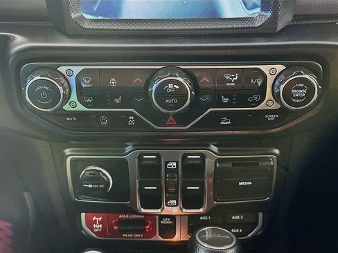 Used 2022 Jeep Gladiator Mojave w/ Cold Weather Group AWD/4WD image 18