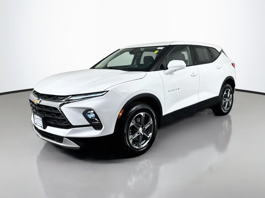Used 2024 Chevrolet Blazer LT w/ Driver Confidence Package AWD/4WD image 2