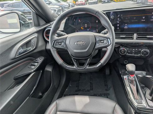 Used 2024 Chevrolet Trax RS w/ Sunroof Package FWD image 17