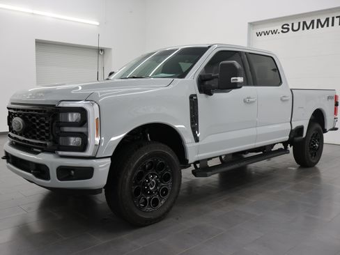 Used 2025 Ford F250 XLT w/ Black Appearance Package AWD/4WD image 7