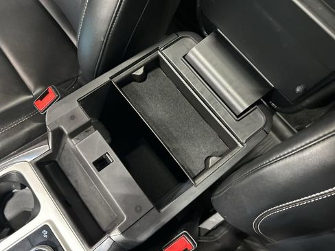 Used 2021 Ford Explorer XLT w/ Equipment Group 202A image 24