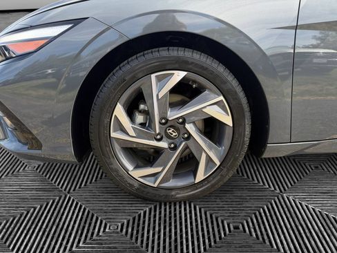 Used 2025 Hyundai Elantra SEL FWD image 15