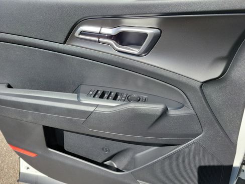 New 2026 Kia Sportage LX image 17