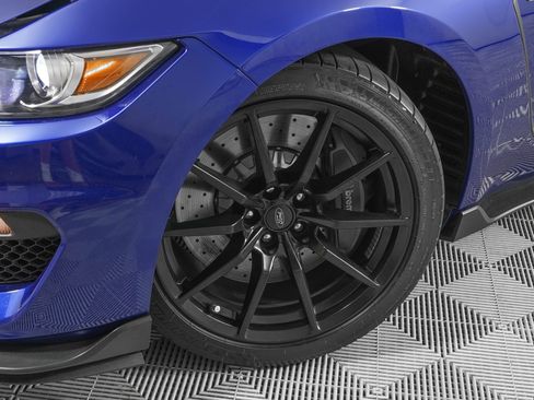 Used 2016 Ford Mustang Shelby GT350 w/ Technology Package RWD image 28