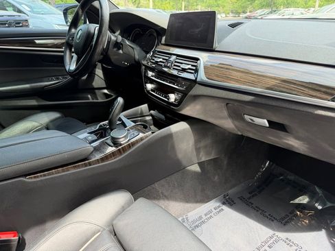 Used 2018 BMW 530e w/ Premium Package image 10