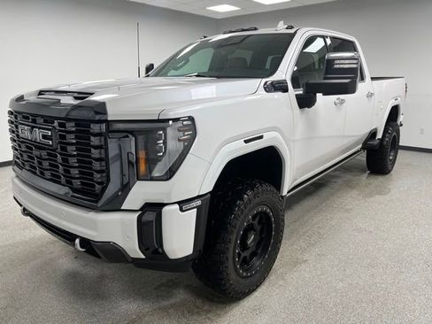 Used 2024 GMC Sierra 2500 Denali Ultimate image 4