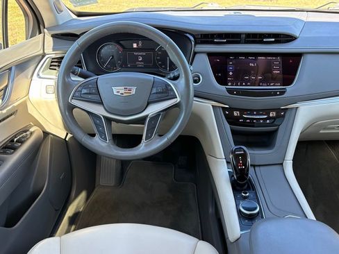 Used 2022 Cadillac XT5 Premium Luxury image 11