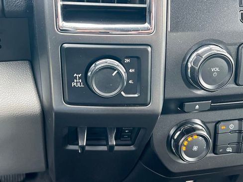 Used 2017 Ford F250 XLT w/ FX4 Off-Road Package image 28