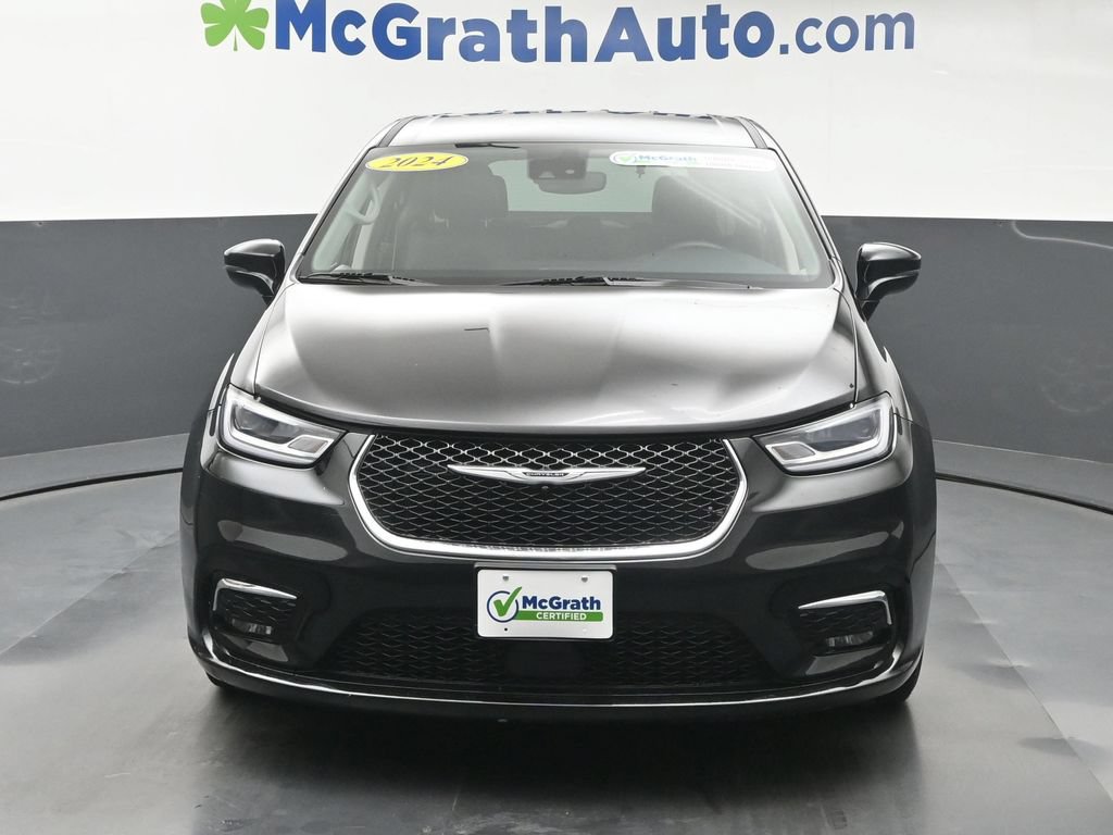 Used 2024 Chrysler Pacifica Touring-L FWD image 6
