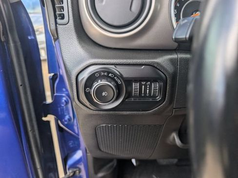 Used 2018 Jeep Wrangler Unlimited Sport S AWD/4WD image 11