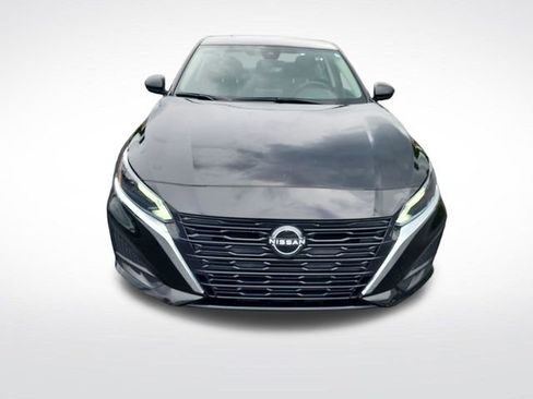 Used 2024 Nissan Altima 2.5 SV FWD image 8