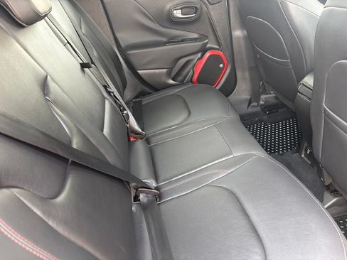 Used 2016 Jeep Renegade Trailhawk w/ Premium Trailhawk Package AWD/4WD image 29