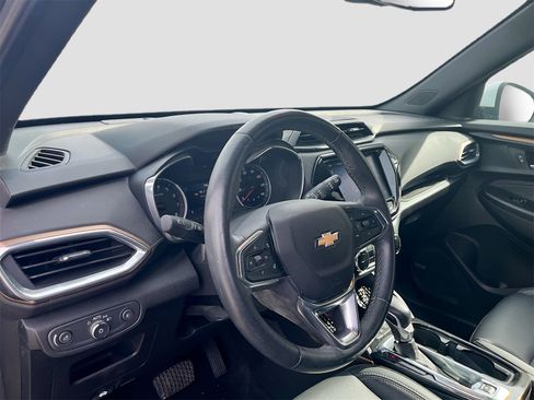 Used 2022 Chevrolet TrailBlazer ACTIV w/ Sun and Liftgate Package image 9