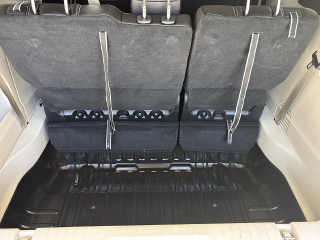 Used 2024 Chrysler Pacifica Touring-L FWD image 28