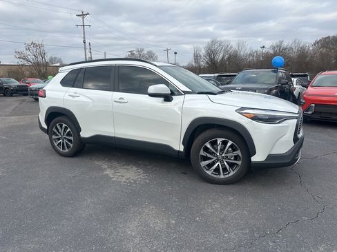 Used 2023 Toyota Corolla Cross XLE w/ Convenience Package image 3