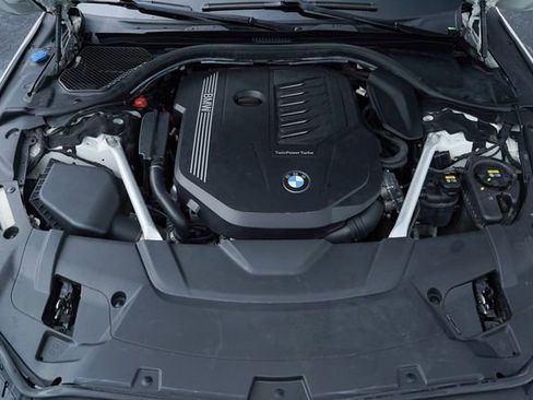 Used 2022 BMW 740i w/ M Sport Package RWD image 42