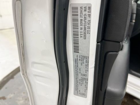 Used 2021 Jeep Grand Cherokee High Altitude AWD/4WD image 29