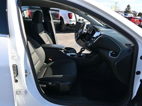 Used 2024 Chevrolet Malibu LT image 40