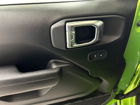 Used 2025 Jeep Wrangler Sport AWD/4WD image 15