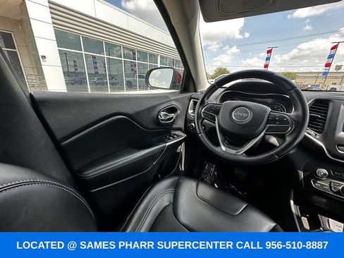 Used 2019 Jeep Cherokee Latitude Plus w/ Trailer Tow Group FWD image 12