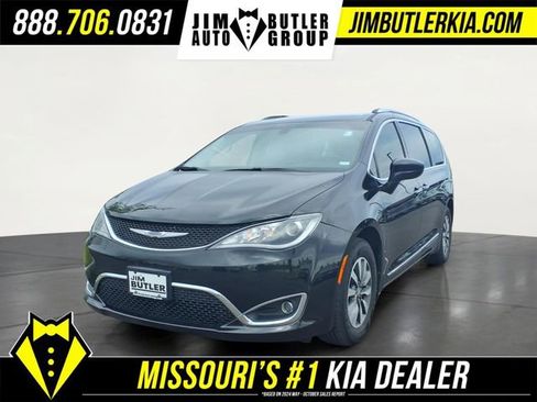 Used 2020 Chrysler Pacifica Touring-L Plus FWD image 1