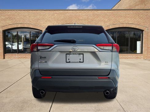 Used 2020 Toyota RAV4 LE image 4