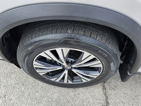 Used 2021 Nissan Rogue SV image 16