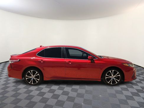 Used 2019 Toyota Camry SE FWD image 5