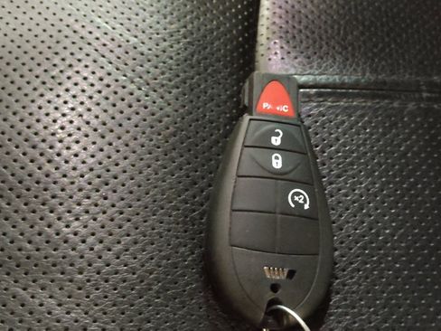 Used 2018 RAM 1500 Laramie RWD image 32