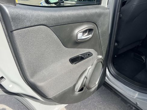 Used 2021 Jeep Renegade Latitude image 20