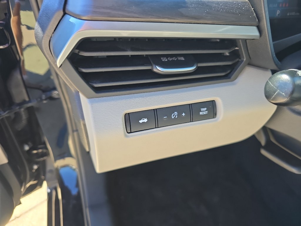 Used 2025 Nissan Altima 2.5 SV FWD image 14