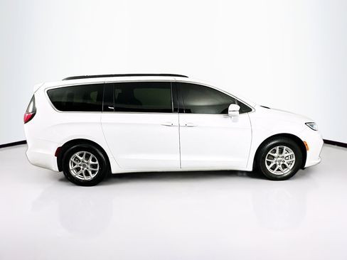 Used 2022 Chrysler Pacifica Touring-L FWD image 10