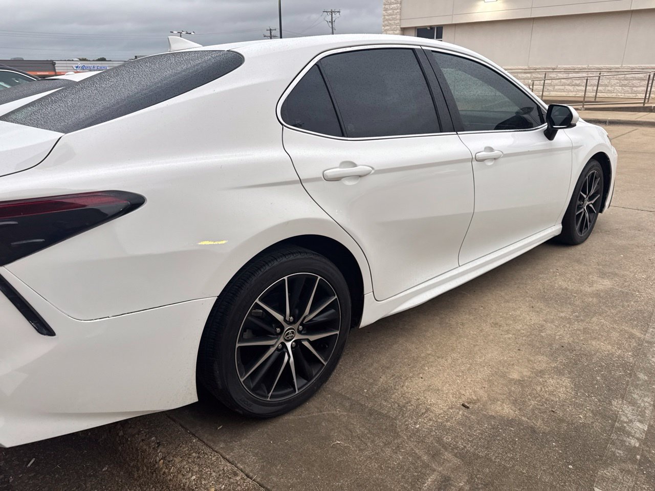 Used 2021 Toyota Camry SE FWD image 4
