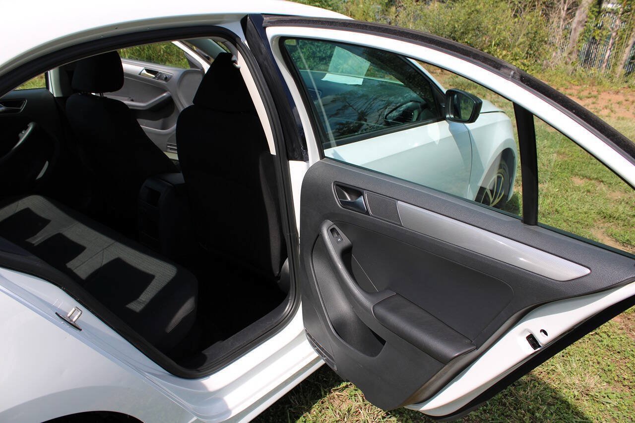 Used 2016 Volkswagen Jetta SE FWD image 36