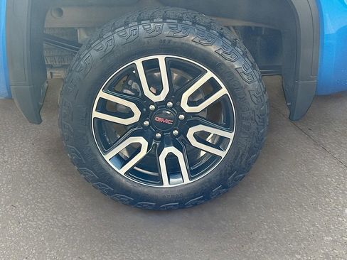 Used 2023 GMC Sierra 1500 AT4 w/ Technology Package AWD/4WD image 32