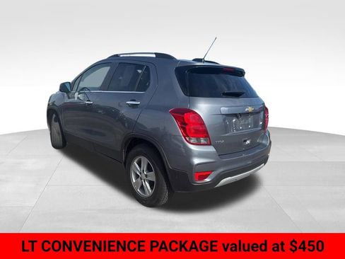 Used 2019 Chevrolet Trax LT w/ LT Convenience Package FWD image 3