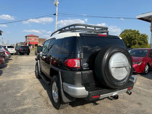 Used 2010 Toyota FJ Cruiser Sport Utility 2D image 4