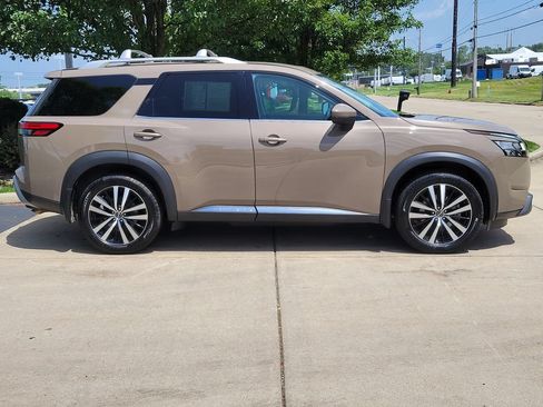 Certified 2024 Nissan Pathfinder Platinum w/ Cargo Package AWD/4WD image 2