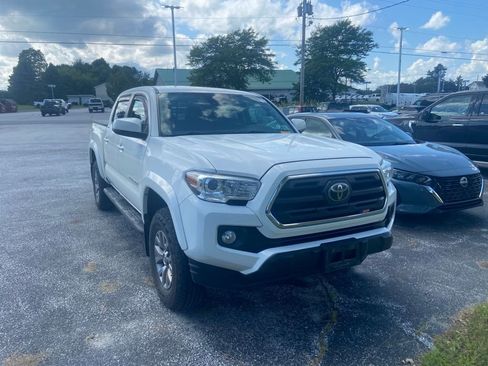 Used 2019 Toyota Tacoma SR5 AWD/4WD image 1