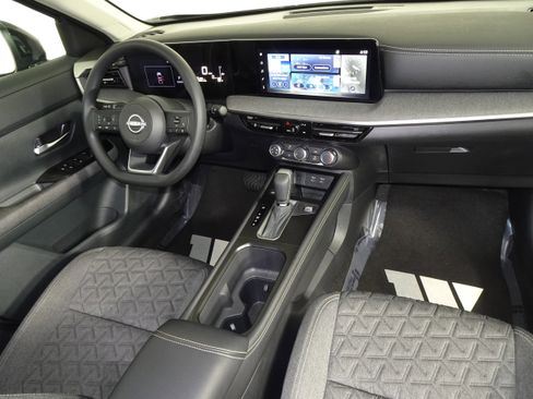 Certified 2025 Nissan Kicks SV image 34