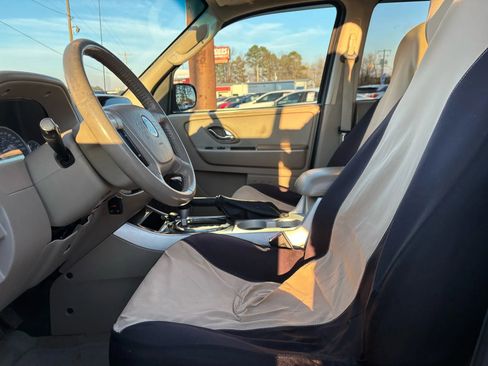 Used 2007 Mercury Mariner Luxury image 16