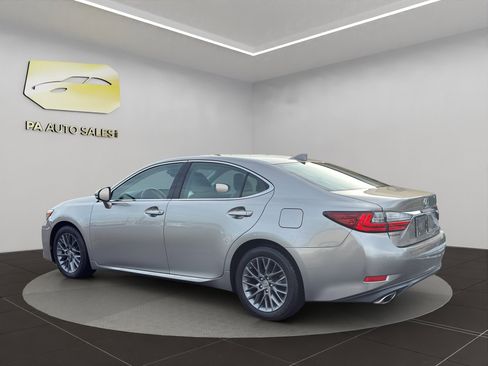 Used 2018 Lexus ES 350 w/ Navigation System Package image 5