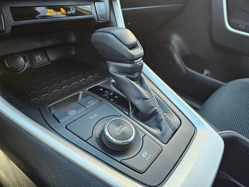 Certified 2025 Toyota RAV4 LE image 33