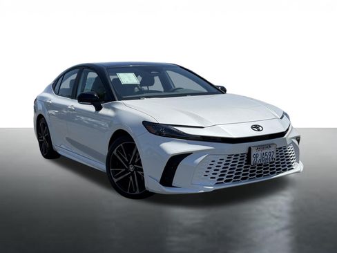 Used 2025 Toyota Camry XSE FWD image 1
