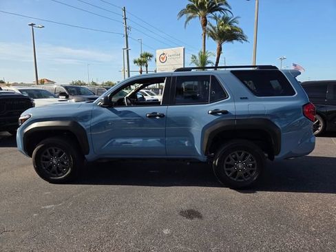 Used 2025 Toyota 4Runner SR5 AWD/4WD image 4