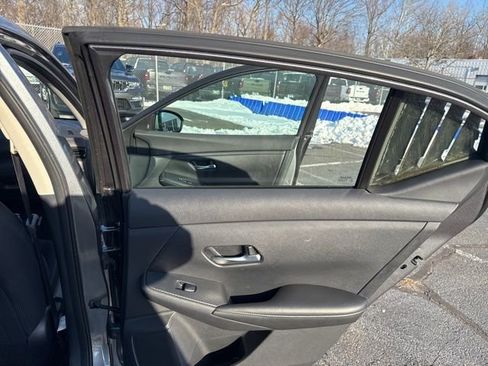 Used 2022 Nissan Sentra SV w/ Lighting Package image 34