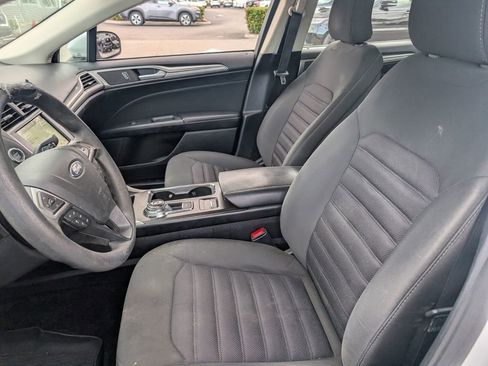 Used 2018 Ford Fusion SE w/ Fusion SE Technology Package image 10